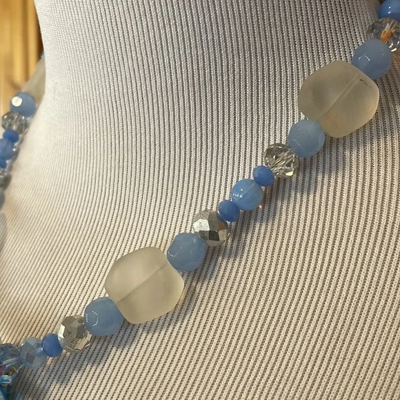 Blown glass pendant statement necklace - Picture 3 of 6